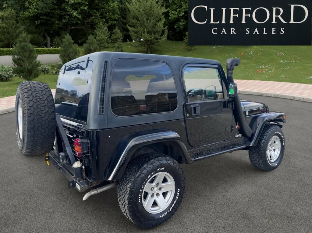 Jeep Wrangler 4.0 Sahara Hard Top 4X4 Black #9