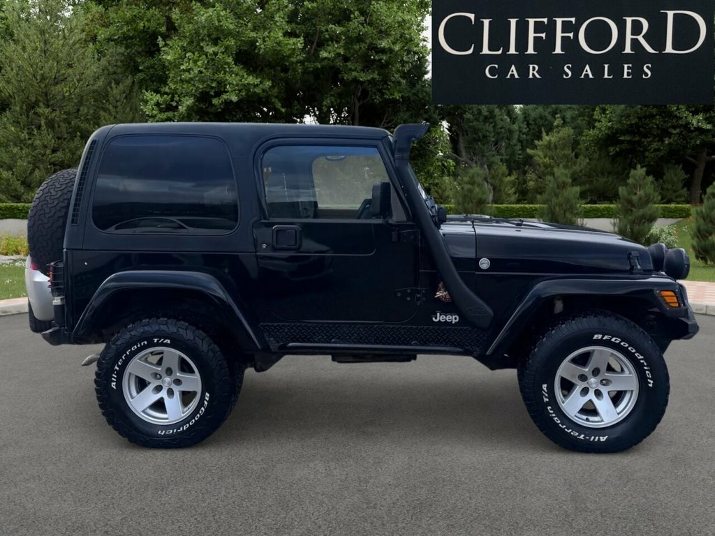 Jeep Wrangler 4.0 Sahara Hard Top 4X4 Black #35