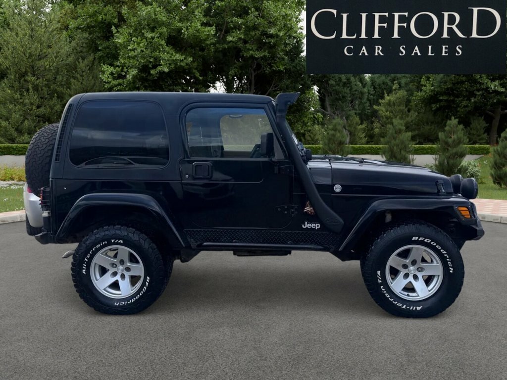 Jeep Wrangler 4L Sahara Black #6