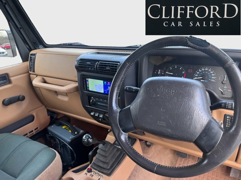 Jeep Wrangler 4.0 Sahara Hard Top 4X4 Black #29