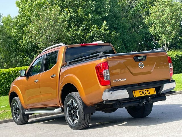 Nissan Navara 2.3 Dci Tekna Pickup Double Cab 4W Yellow #3