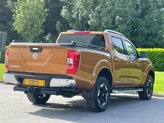 Nissan Navara 2.3 Dci Tekna Pickup Double Cab 4W Yellow #4