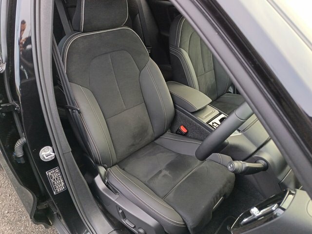 Volvo XC40 2.0 B4 Mhev Plus Black Edition Suv Hybr SO75DHJ Black #2