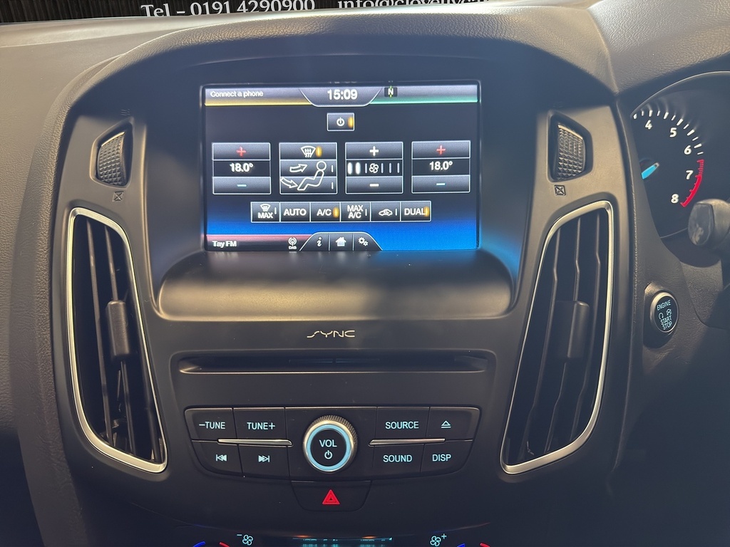 Ford Focus 1.0T Ecoboost Titanium Hatchback MA66UYW Blue #6