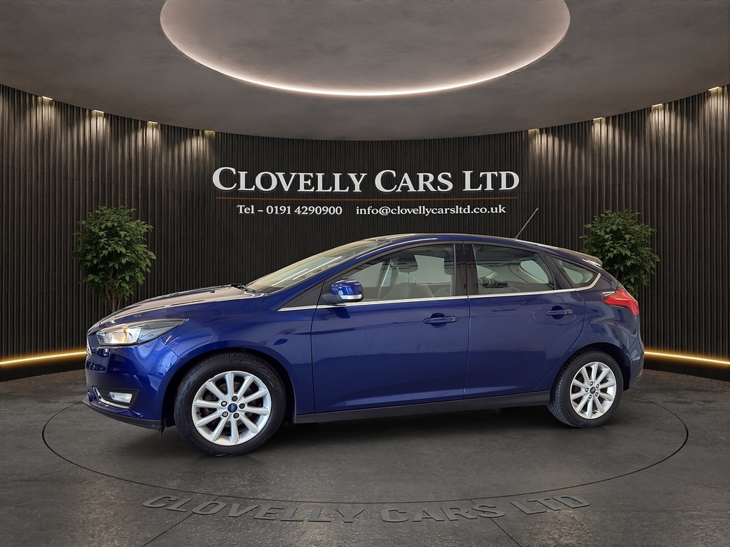 Ford Focus 1.0T Ecoboost Titanium Hatchback MA66UYW Blue #5