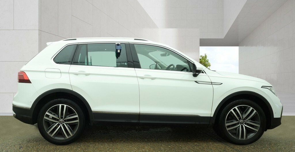 Volkswagen Tiguan Suv 1.5 Tsi 150 Elegance Dsg 202373 HJ73VNN White #3