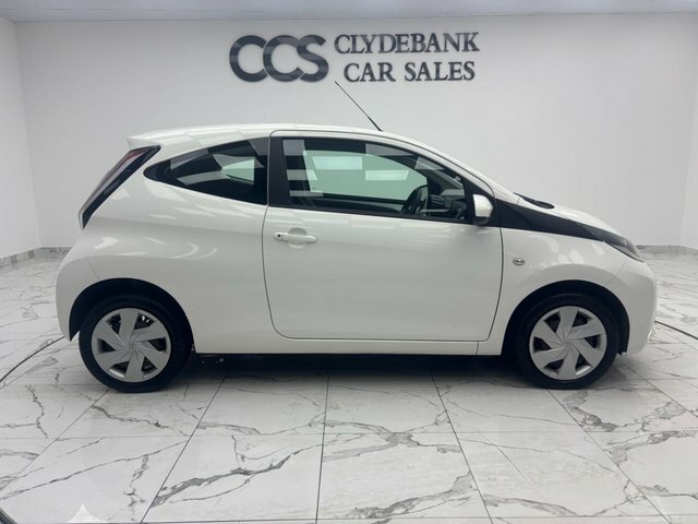 Toyota Aygo 1.0 Vvt-i X-play Hatchback Euro FD17WLJ White #2