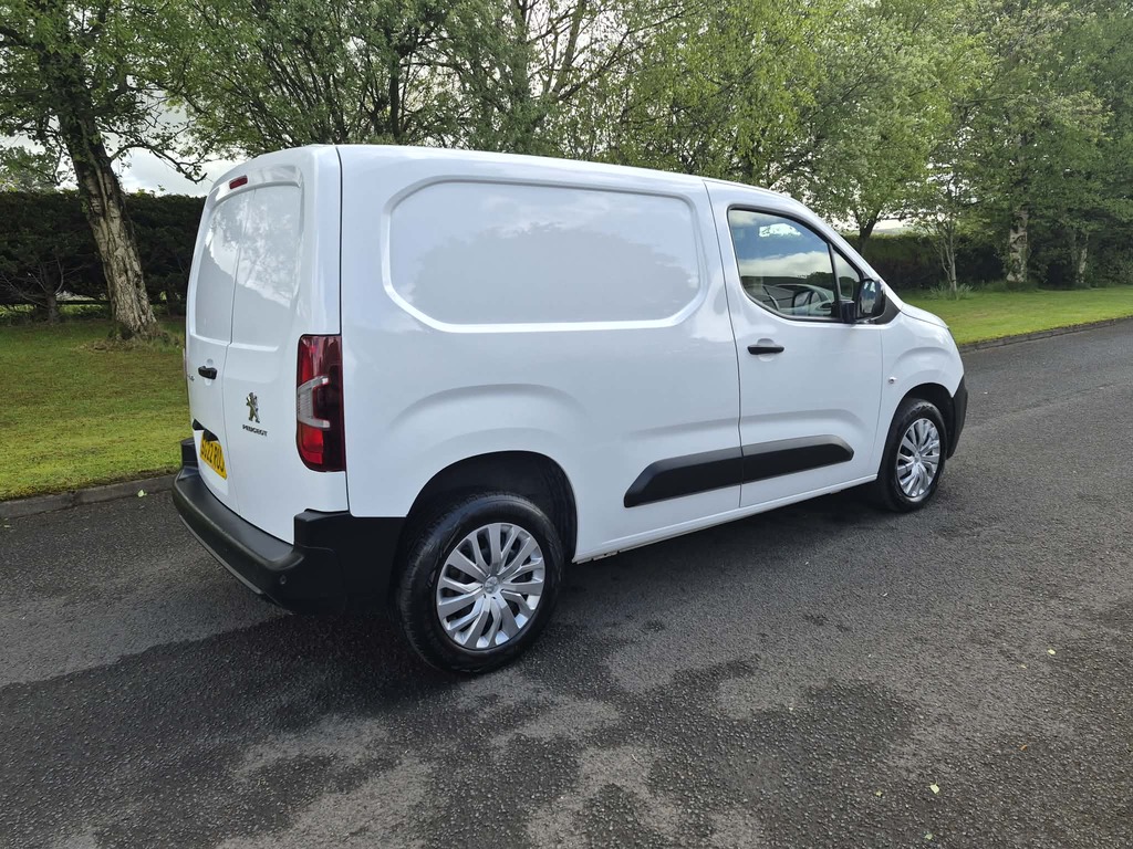 Peugeot Partner Professional 1.5Hdi SG22RUJ White #4