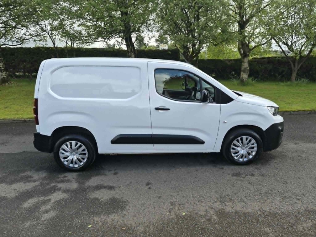 Peugeot Partner Professional 1.5Hdi SG22RUJ White #6