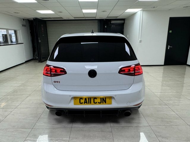 Volkswagen Golf 2014 2.0 Tsi Bluemotion Tech Gti Hatchback Pet White #4