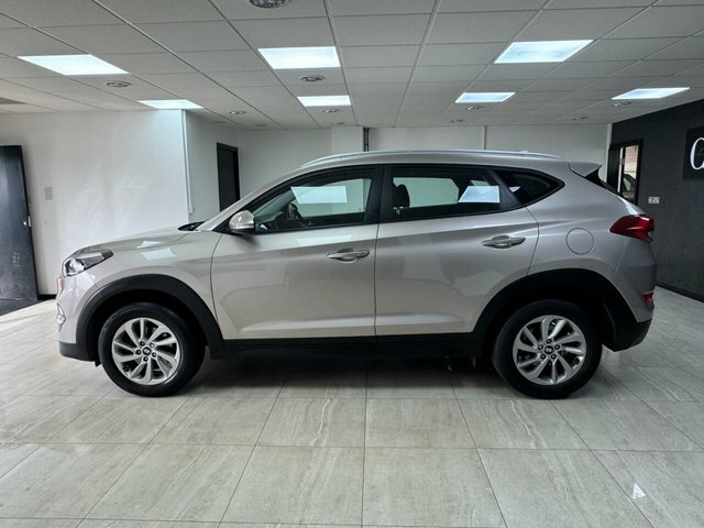 Hyundai Tucson 2017 1.6 Gdi Blue Drive Se Nav Suv Manu NU17XWR White #6