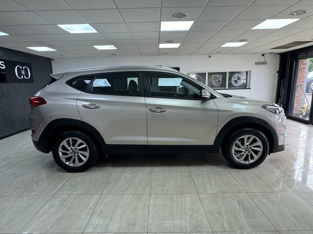 Hyundai Tucson 2017 1.6 Gdi Blue Drive Se Nav Suv Manu NU17XWR White #2