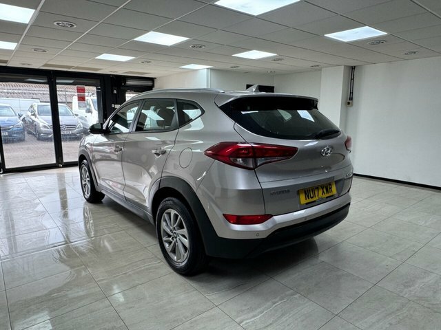 Hyundai Tucson 2017 1.6 Gdi Blue Drive Se Nav Suv Manu NU17XWR White #5