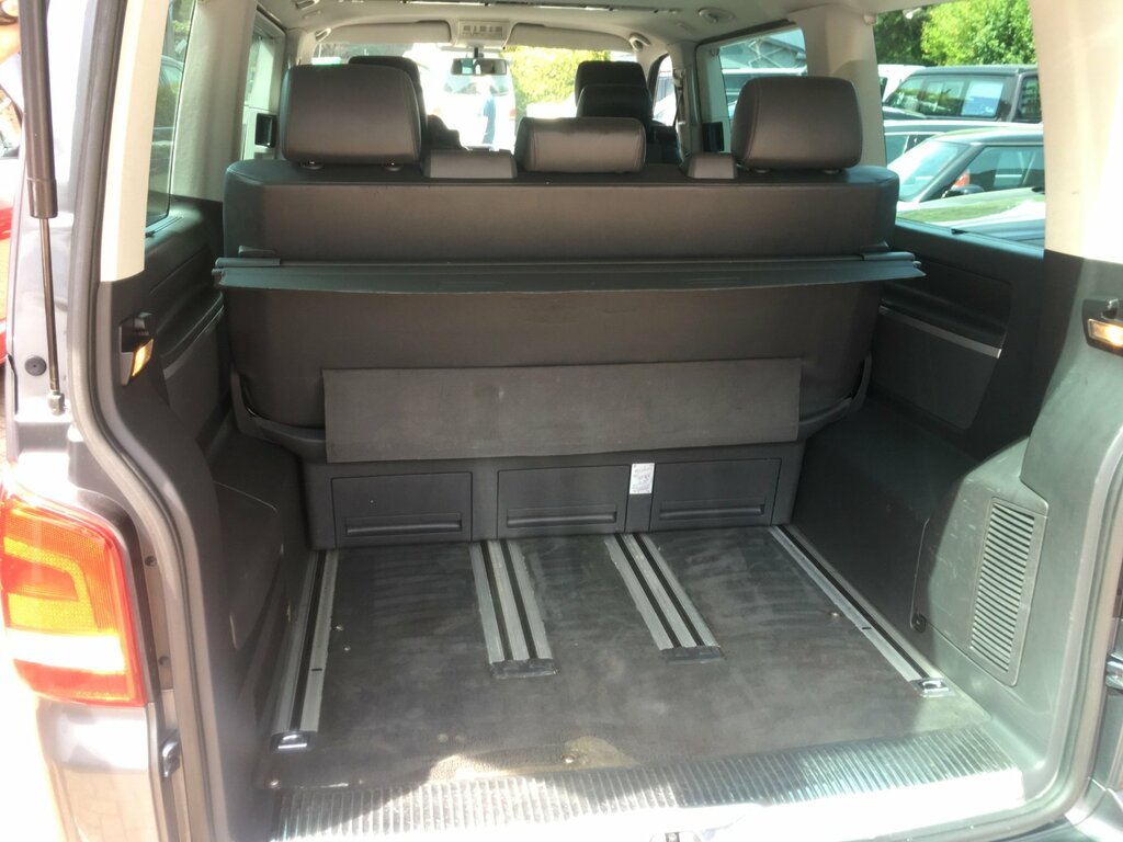 Volkswagen Caravelle Executive Red #20