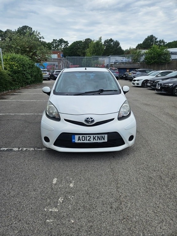 Toyota Aygo Vvt-i Ice AO12KNN White #2