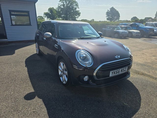 Mini Clubman 1.5 Cooper Estate 6Dr Euro 6 S S Red #2