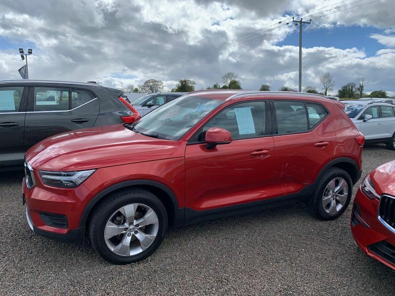Volvo XC40 Momentum 2.0 D3 YM70CVW Red #2