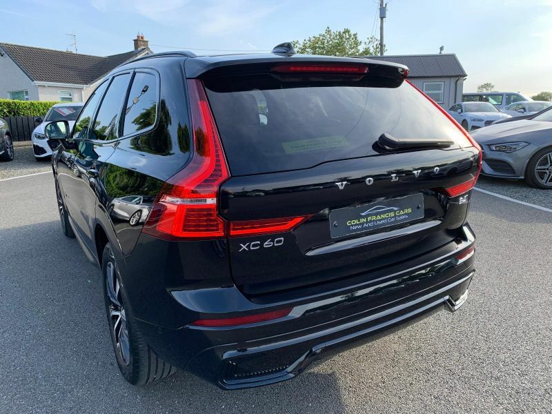 Volvo XC60 Plus Dark 2.0 B4 Mhev Awd AU72LRX Black #4
