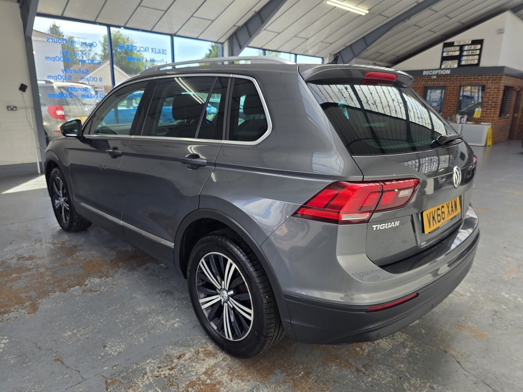 Volkswagen Tiguan 2.0 Tdi Bluemotion Tech Se Navigation Suv Dies VK66XAW Grey #5