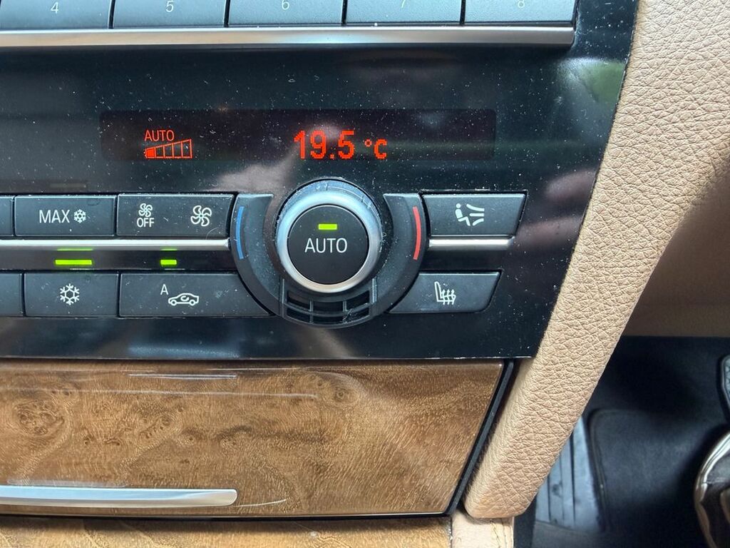 BMW 7 Series Saloon White #17