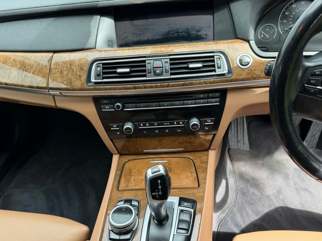 BMW 7 Series Saloon White #14
