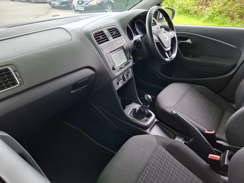 Volkswagen Polo Match White #4