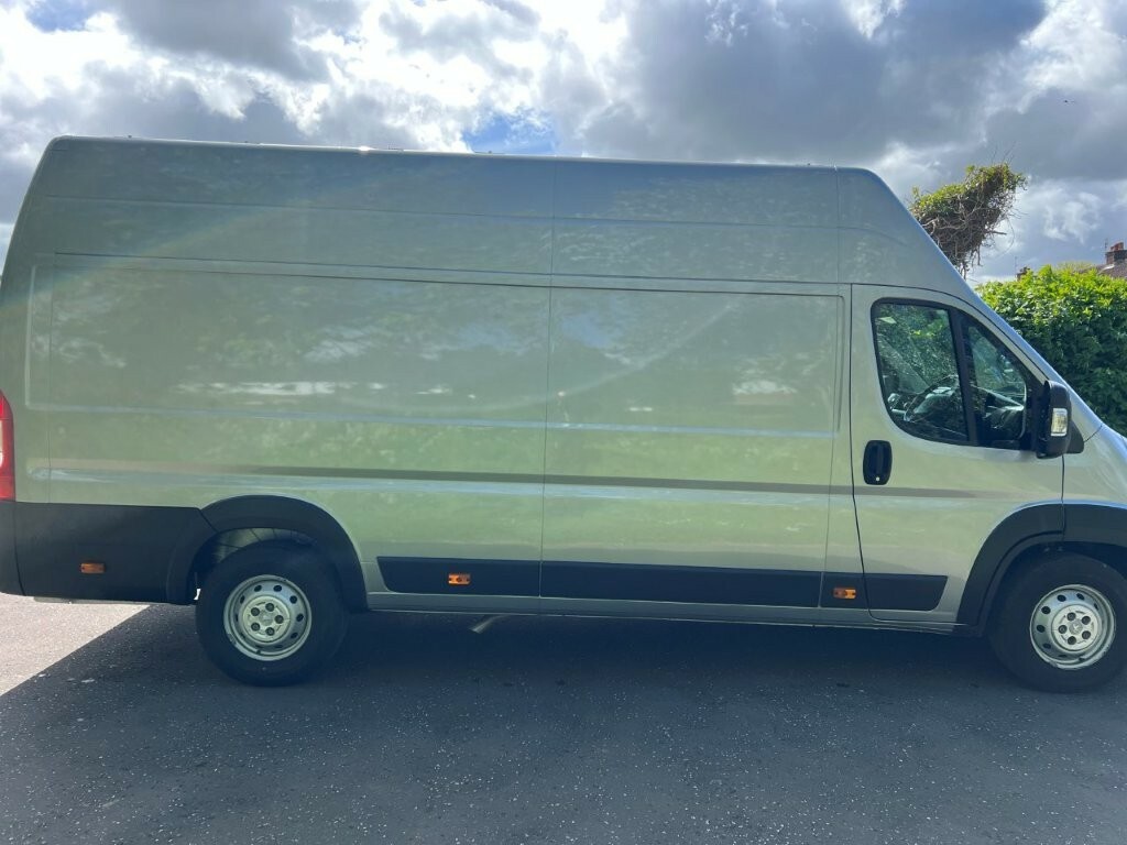 Peugeot Boxer 2.2 Blue Hdi 435 Professional 140 L4h3 Grey #2