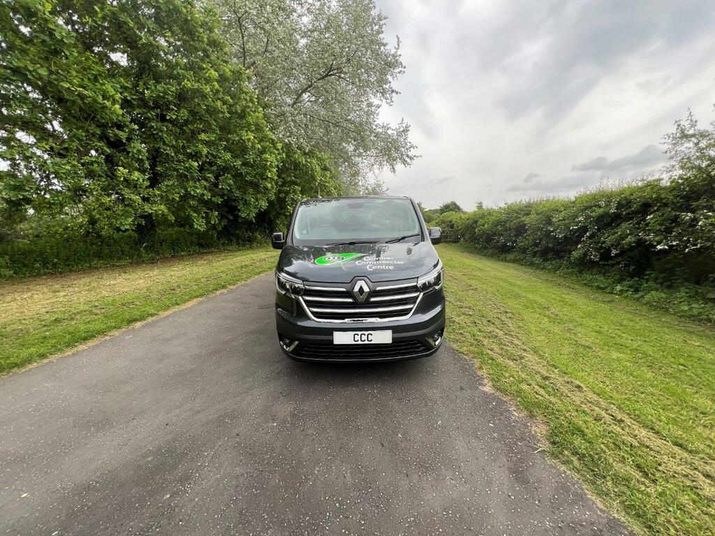 Renault Trafic Ll30 - 9 Seater