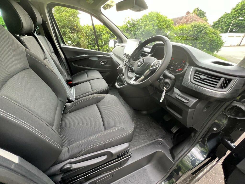 Renault Trafic Ll30 - 9 Seater #6