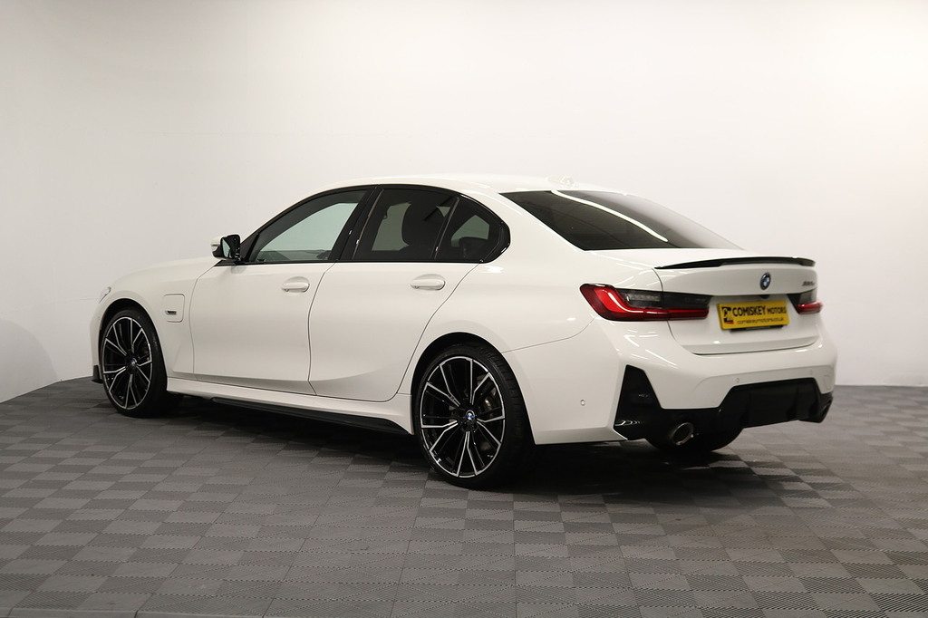 BMW 3 Series 330E M Sport LO23KVX White #4
