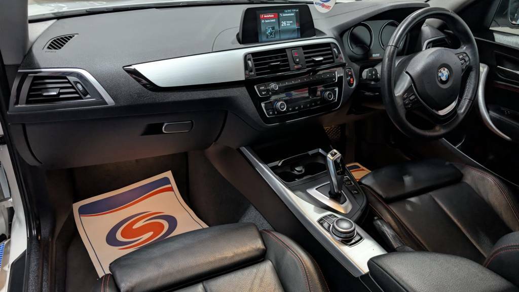 BMW 1 Series Hatchback 118D Sport White #4