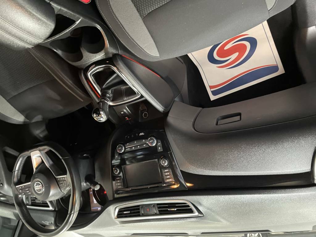 Nissan Qashqai Hatchback 1.3 Dig-t Acenta Premium Grey #4