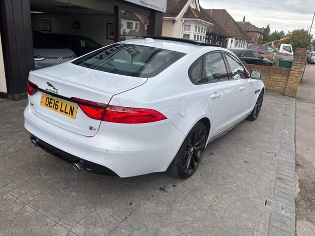 Jaguar XF 3.0D V6 S Saloon Euro 6 S S 300 White #4