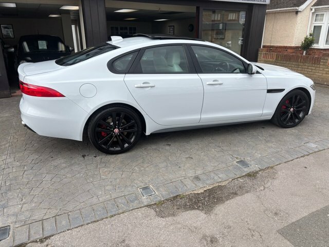 Jaguar XF 3.0D V6 S Saloon Euro 6 S S 300 White #3