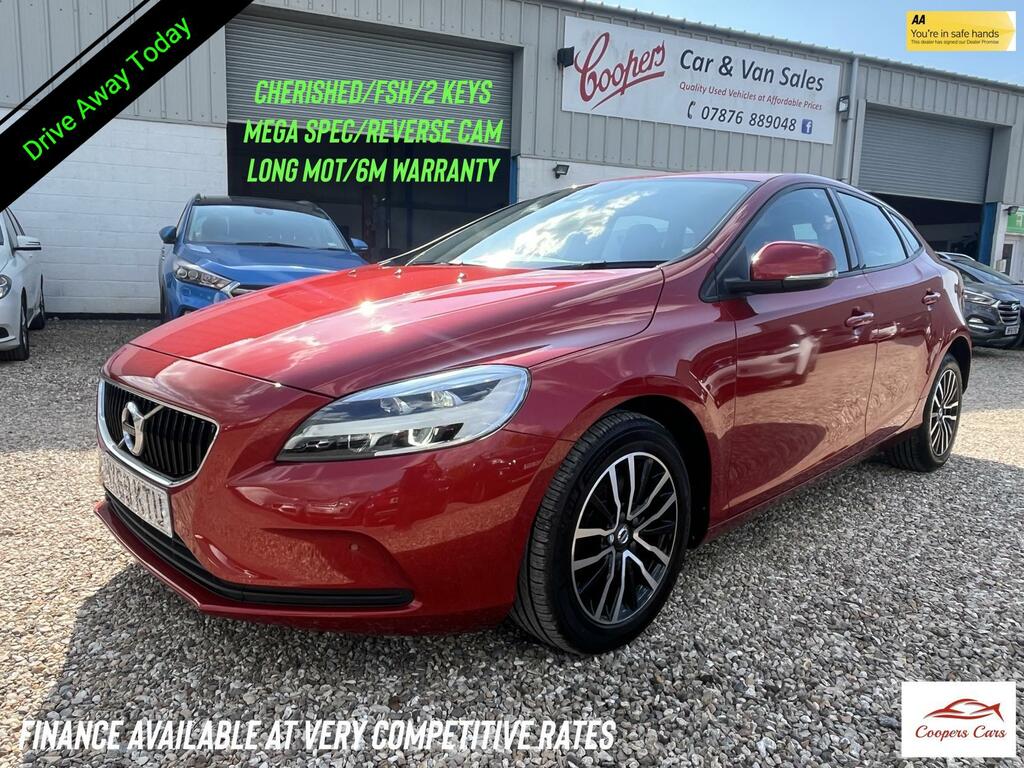 Volvo V40 2.0 T2 Momentum Edition Hatchback Manua Red