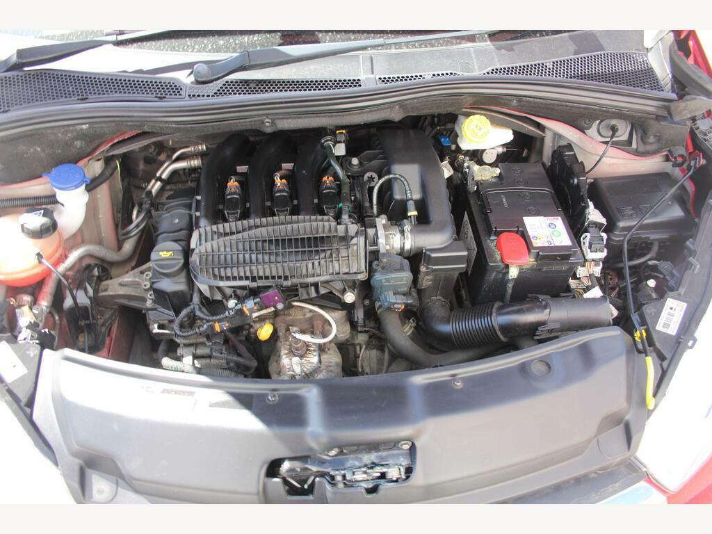 Peugeot 208 1.2 Puretech Allure Euro 6 AV17NCU Red #4