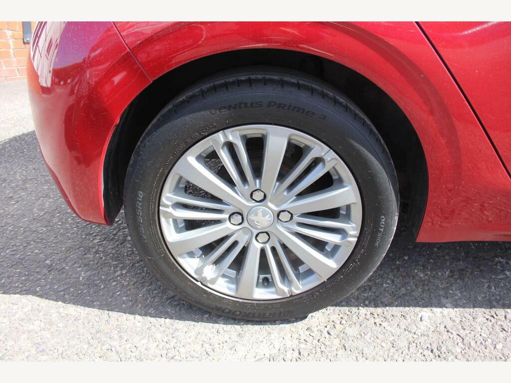 Peugeot 208 1.2 Puretech Allure Euro 6 AV17NCU Red #5