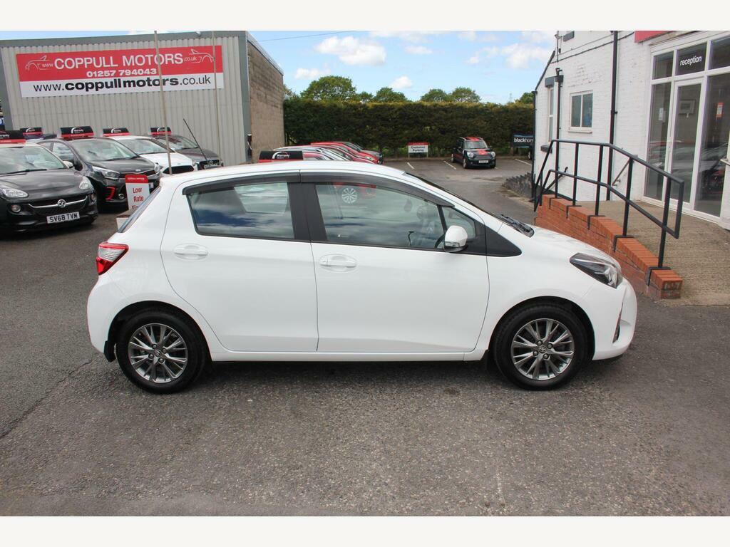 Toyota Yaris 1.5 Vvt-i Icon Cvt Euro 6 White #2