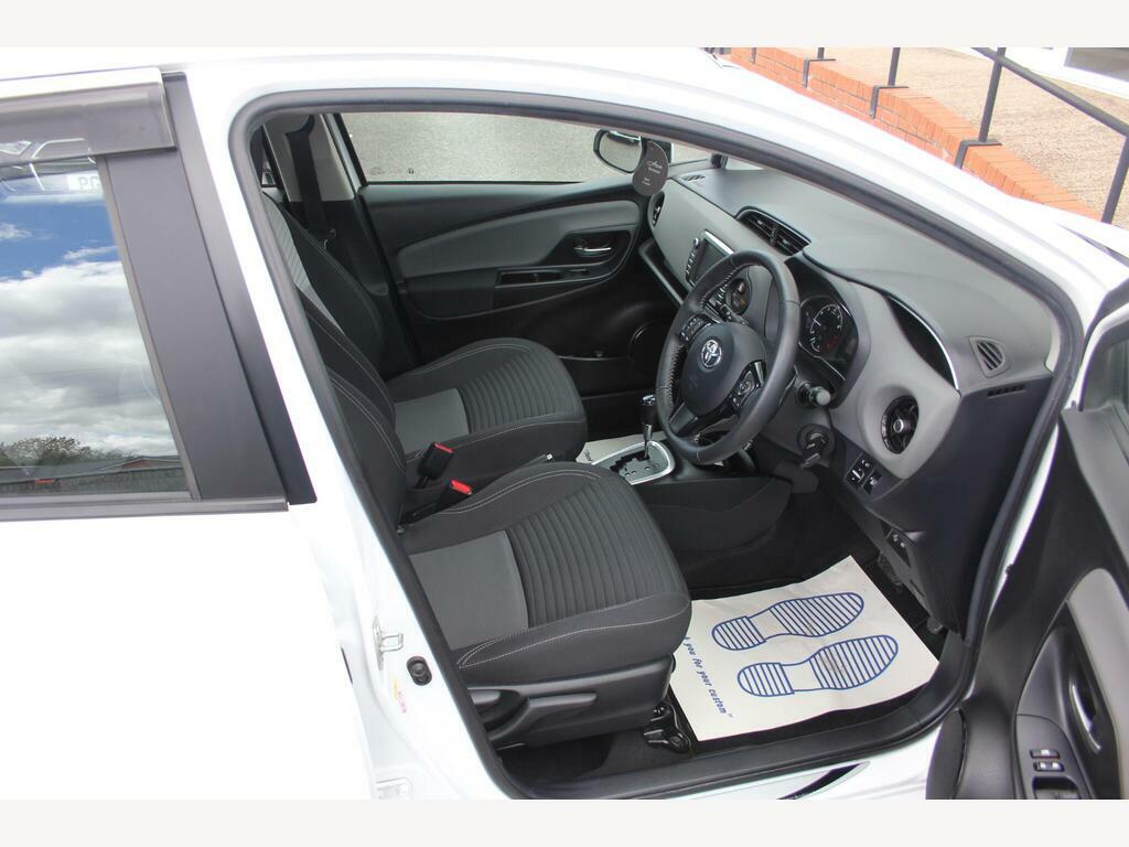 Toyota Yaris 1.5 Vvt-i Icon Cvt Euro 6 White #4