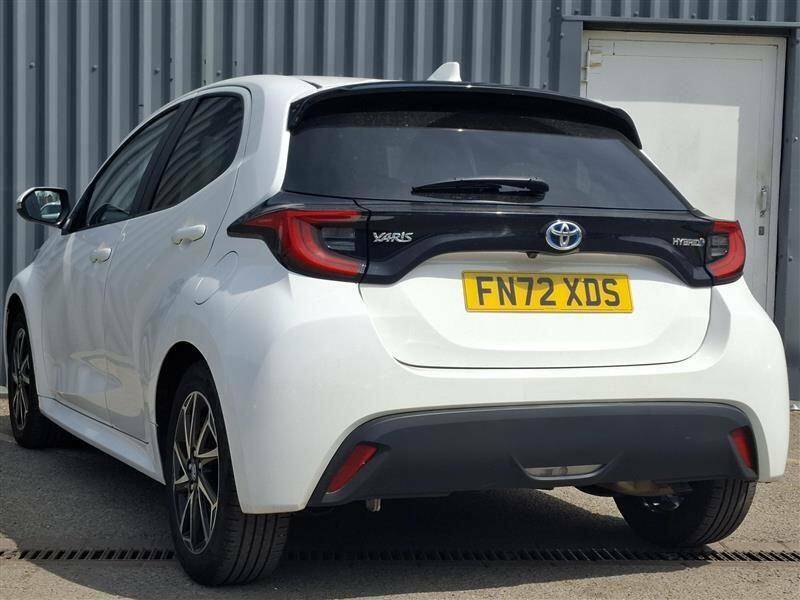 Toyota Yaris 1.5 Hybrid Design Cvt - 2022 72 FN72XDS White #3