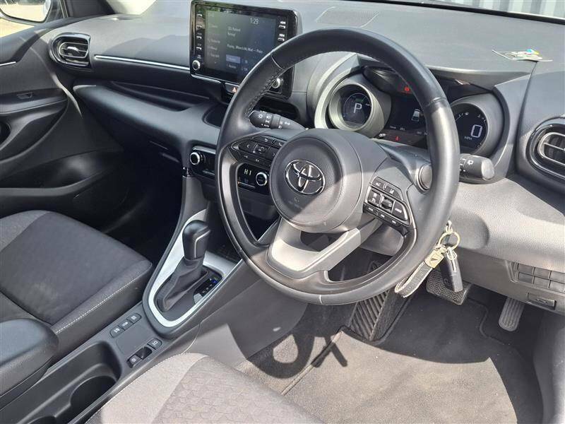 Toyota Yaris 1.5 Hybrid Design Cvt - 2022 72 FN72XDS White #2