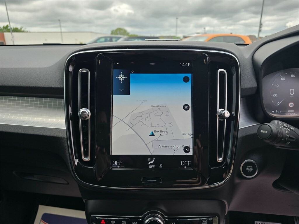 Volvo XC40 1.5 T3 Momentum Euro 6 Ss DS21UZU White #2