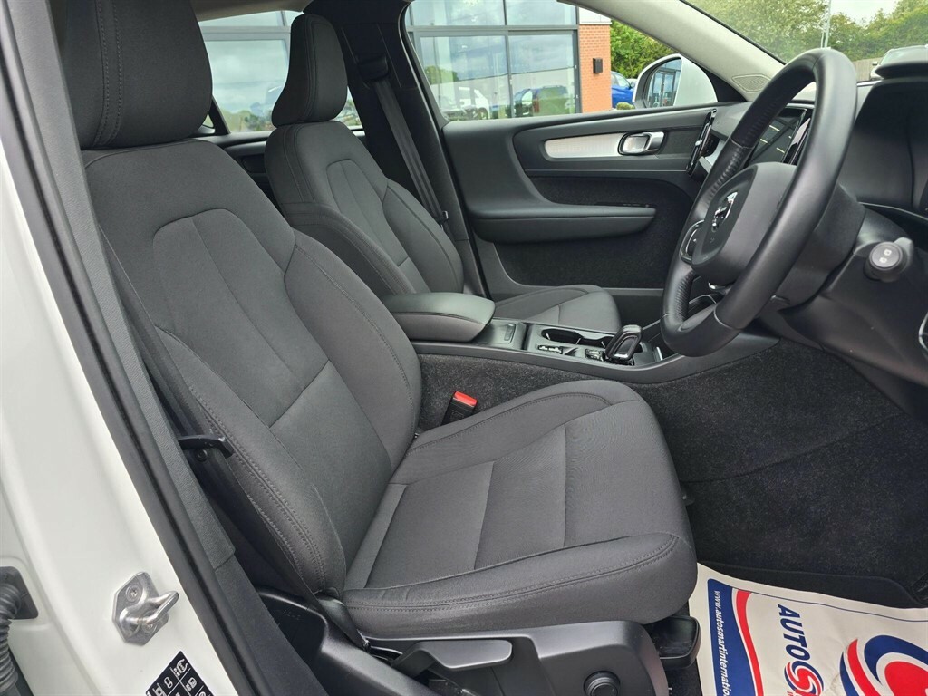 Volvo XC40 1.5 T3 Momentum Euro 6 Ss DS21UZU White #6