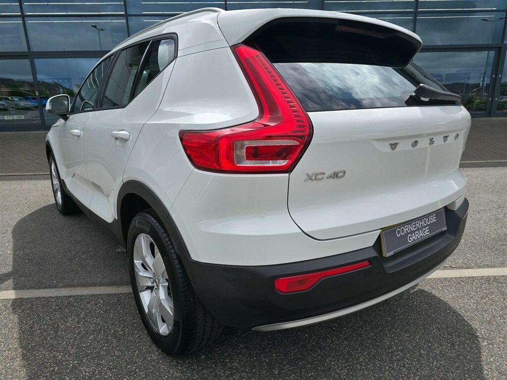 Volvo XC40 1.5 T3 Momentum Euro 6 Ss DS21UZU White #4