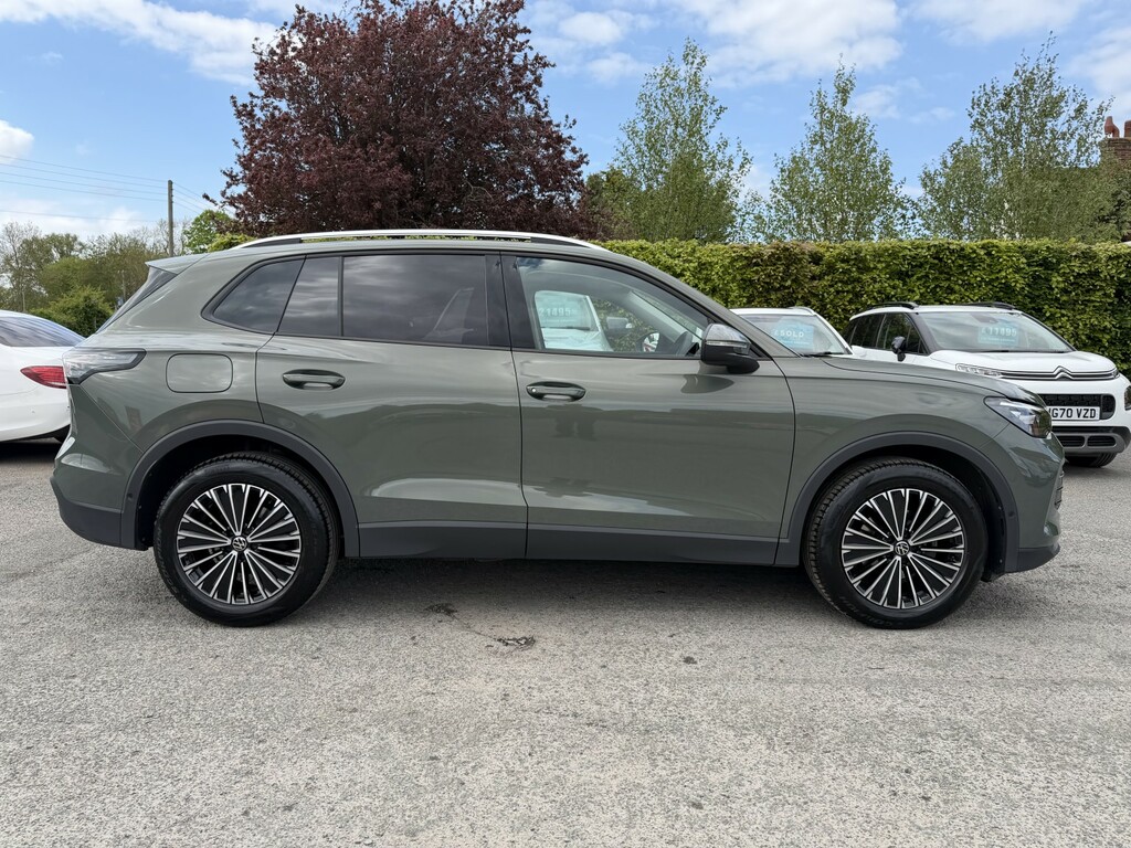 Volkswagen Tiguan Suv 1.5 Etsi Mhev Match 2024 GL24EYY Green #5