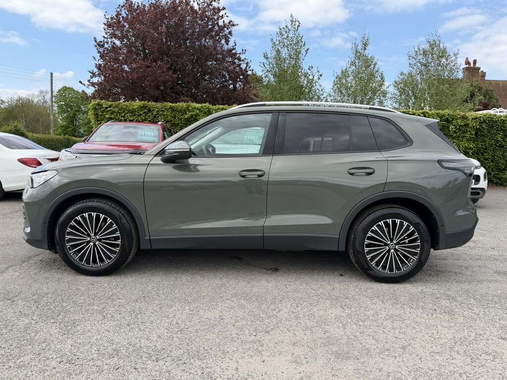 Volkswagen Tiguan Suv 1.5 Etsi Mhev Match 2024 GL24EYY Green #4
