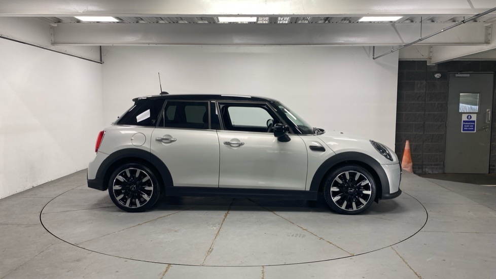 Mini Hatch 5-Door Hatch Cooper Exclusive VO72OOJ Silver #3
