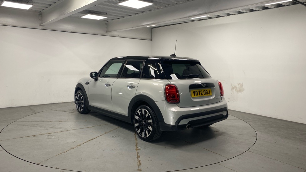 Mini Hatch 5-Door Hatch Cooper Exclusive VO72OOJ Silver #2
