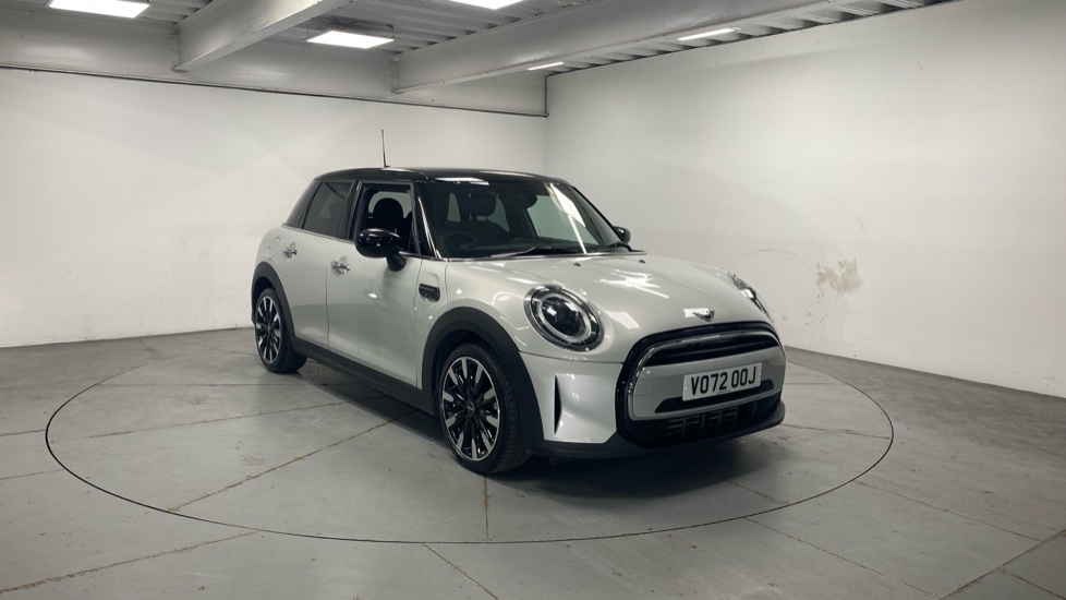 Mini Hatch 5-Door Hatch Cooper Exclusive Silver