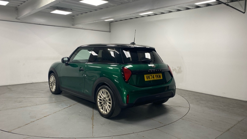Mini Hatch Cooper C VK74YKW Green #2
